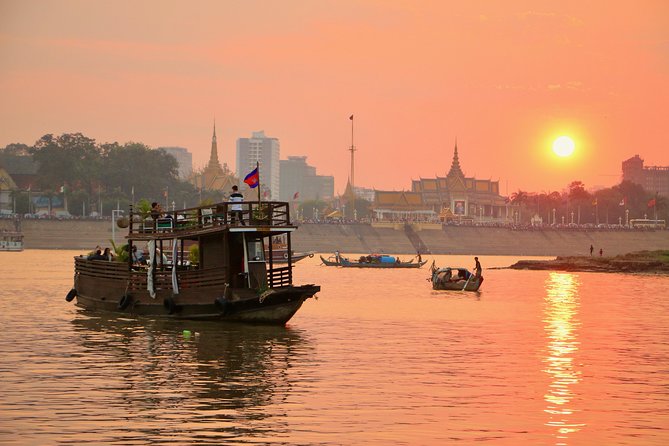 2hours Private Sunset Cruise with unlimited beer, soft drinks and Tour guide - Drinks and fruit platter: why it works for a date night