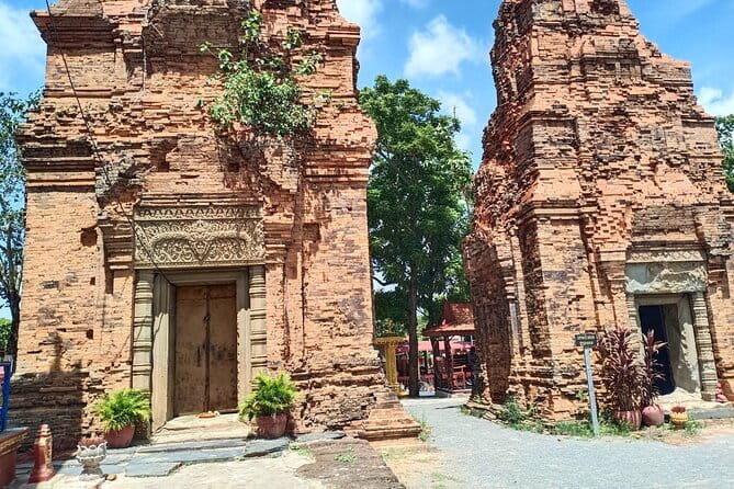 A Day Trip to Angkor Wat, Bayon, Taprohm from Phnom Penh - The return to Phnom Penh: plan for a long ride, not a quick getaway