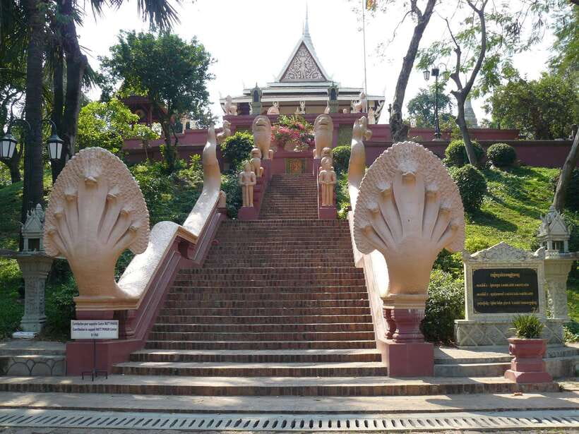 Best of Phnom Penh: Half-Day Private City Tour - Wat Phnom: start with the legend that gave Phnom Penh its name