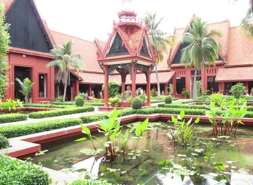 Best of Phnom Penh: Half-Day Private City Tour - Who should book this tour