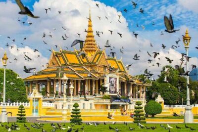 Hidden Phnom Penh City Tour, Royal Palace, Wat Phnom - Wat Phnom: a 1372 temple you can actually understand