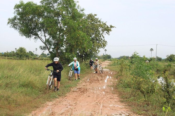 Killing Field & Paddy Rice Fields Tuk Tuk Adventure - Choeung Ek Killing Fields: Powerful History, Built-In Structure