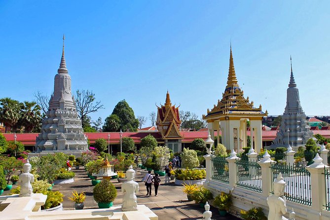 MotoGirl - Day Tour - Independence Monument: lotus-shaped stupa symbolism in 20 minutes