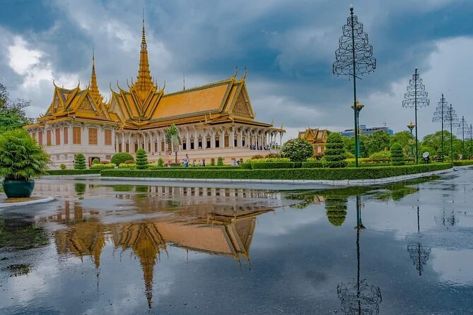 Oudong Mountain and Phnom Penh Full Day Private Tour - The morning: Oudong Mountain and Phnom Oudong viewpoints