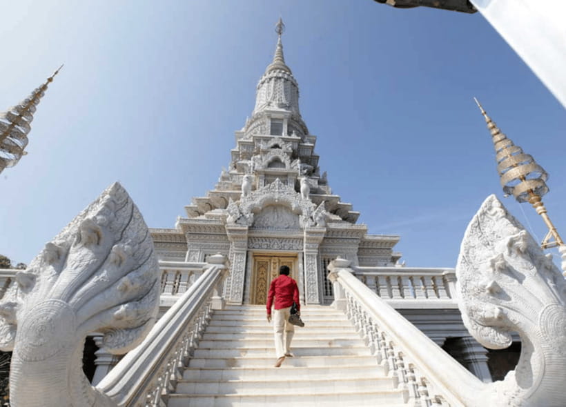 Oudong Mountain Full Day Tour - Phnom Penh - The 4 Hours on Oudong: Royal Monuments, War Memorials, and View Time