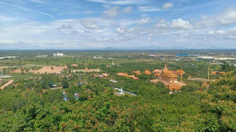 Oudong Mountain - Phnom Penh Former Capital Private Day Tour - Leaving Phnom Penh: tuk-tuk countryside time and beat-the-heat planning