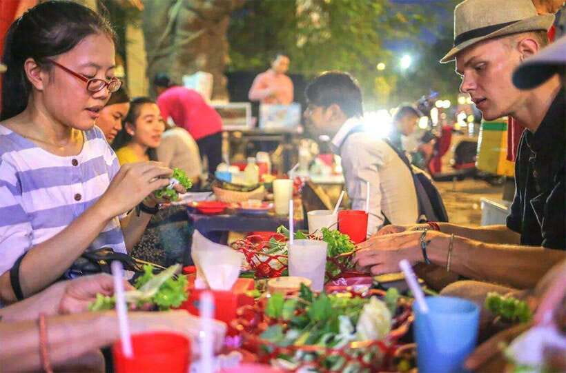 Phnom Penh: 9 Exciting Spots Evening Tuk-Tuk Tour - Night Market and the dinner decision you control