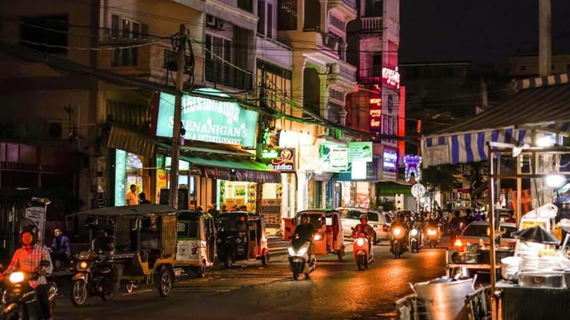 Phnom Penh: 9 Exciting Spots Evening Tuk-Tuk Tour - Pickup and the easy 6 PM start that keeps your night intact