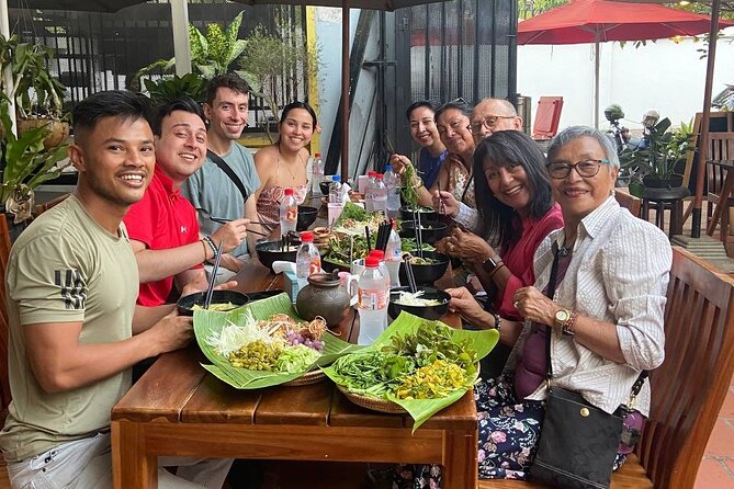 Phnom Penh Authentic Evening Food Tour 100% By Local - Phnom Penh at dinner time: why this tour feels different