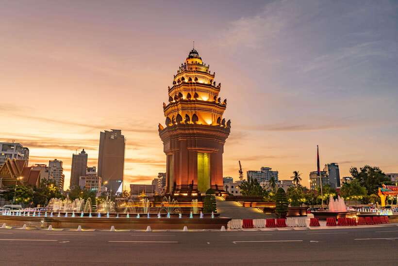 Phnom Penh City & Silk Island Full Day Tour by Tuk Tuk - Royal Palace Silver Pagoda and Phnom Penh’s must-see start
