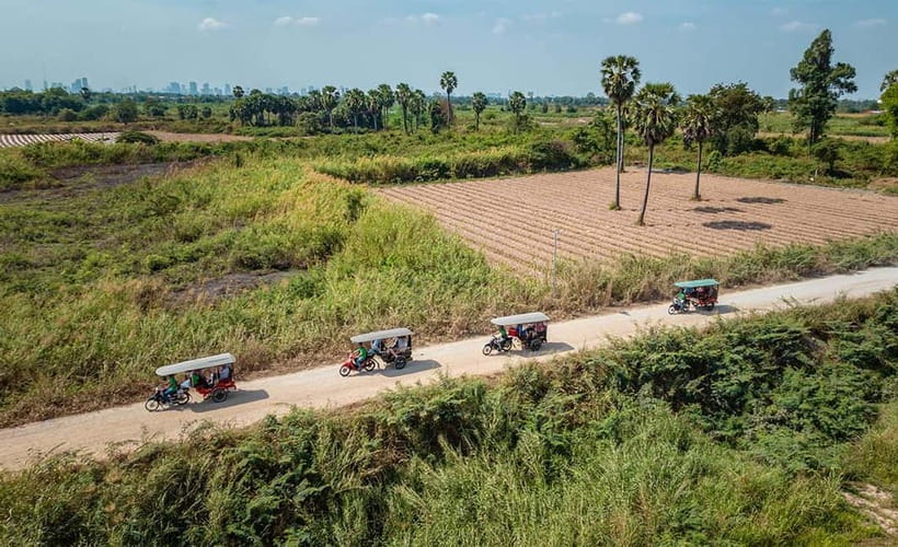 Phnom Penh City & Silk Island Full Day Tour by Tuk Tuk - Wat Phnom: why a self-guided temple hour works