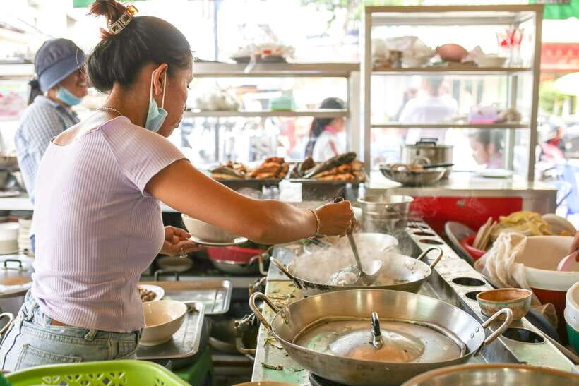 Phnom Penh: Culinary Underground Local Food Tuk-Tuk Tour - Logistics That Matter on the Night: Shoes, Bags, and Seating