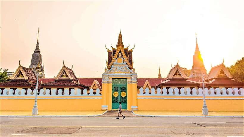 Phnom Penh Full Day Private Tour with All Admission Tickets - Royal Palace and Silver Pagoda: the opulence segment of the day
