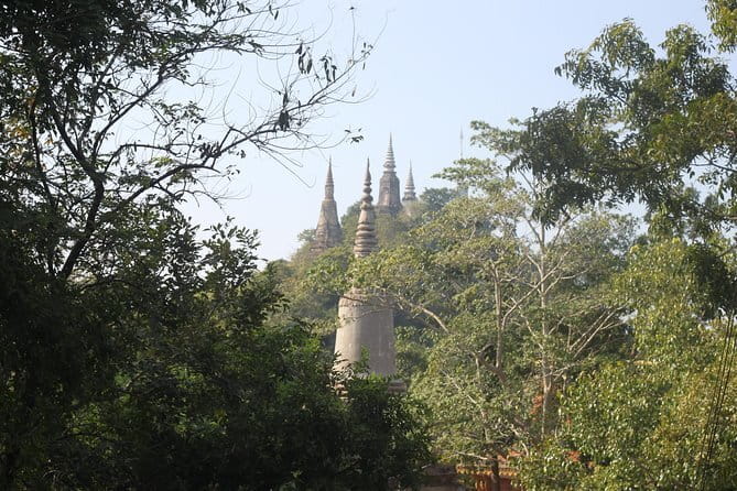 Phnom Penh: Highlights Tour Including National Museum - Independence Monument to Phsar Thmey: quick stops that add texture