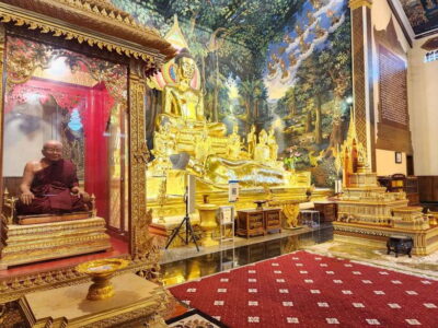 Phnom Penh: Highlights Tour Including S21 and Killing Fields - Wat Ounalom and the National Museum: Khmer architecture with French-era context