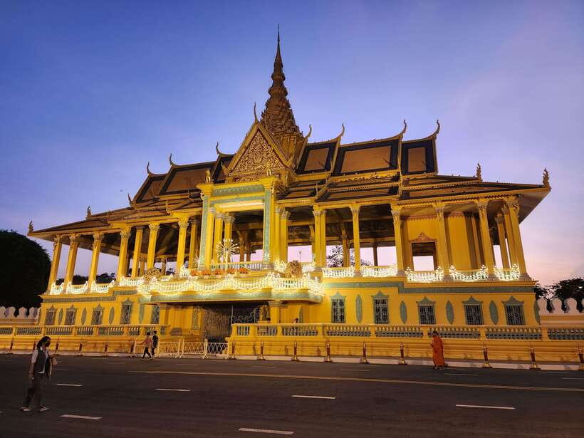 Phnom Penh: Highlights Tour Including S21 and Killing Fields - Choeung Ek Killing Fields: audio guide + walking time that changes your mood