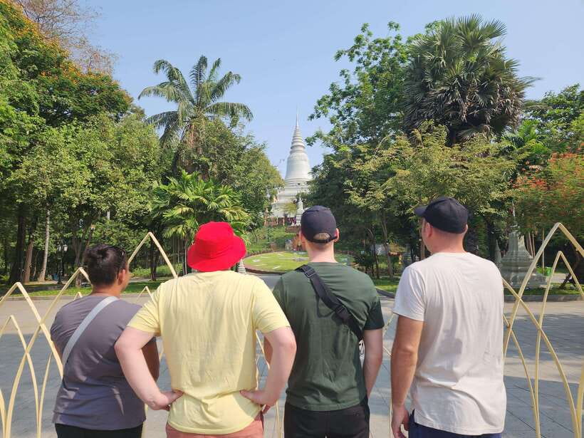 Phnom Penh: Highlights Tour Including S21 and Killing Fields - Russian Market (or Central Market): quick, useful shopping for a real Phnom Penh feel