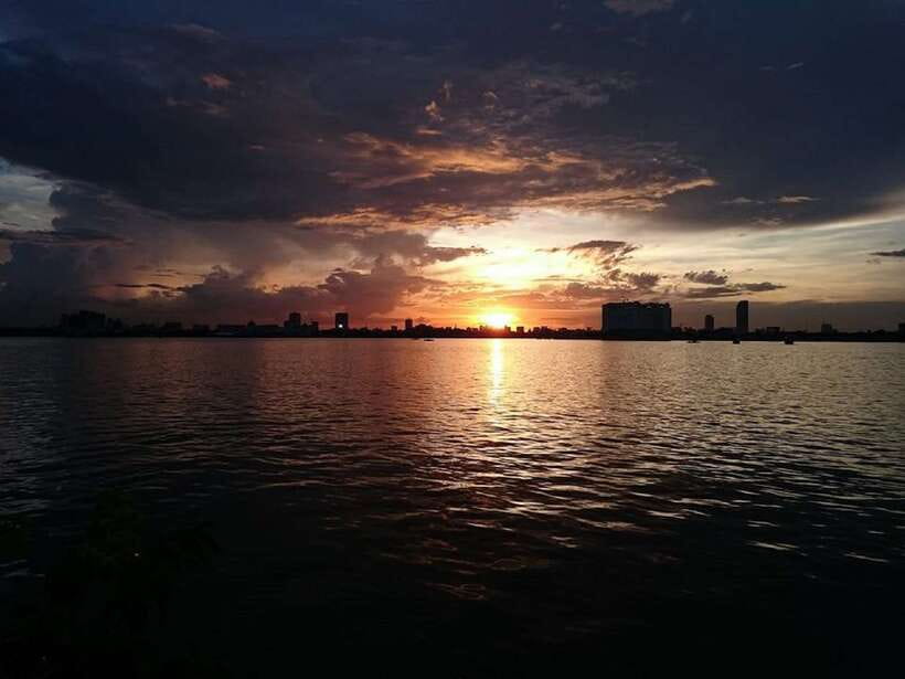 Phnom Penh: Mekong River Sunset Cruise with free flow drink - Should You Book This Mekong Sunset Cruise?