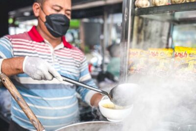 Phnom Penh Morning Market & Food Tour by Tuktuk - Includes All Food & Drinks! - Meeting up and moving: pickup, small groups, and pacing