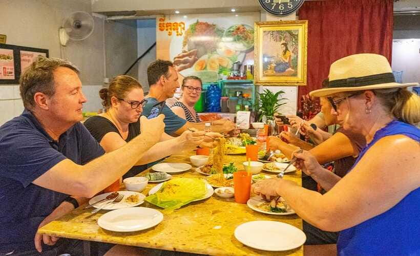 Phnom Penh: Night Foodie Tour by Tuk Tuk with Drinks - Riverside Noodles and Cold Drinks to Start