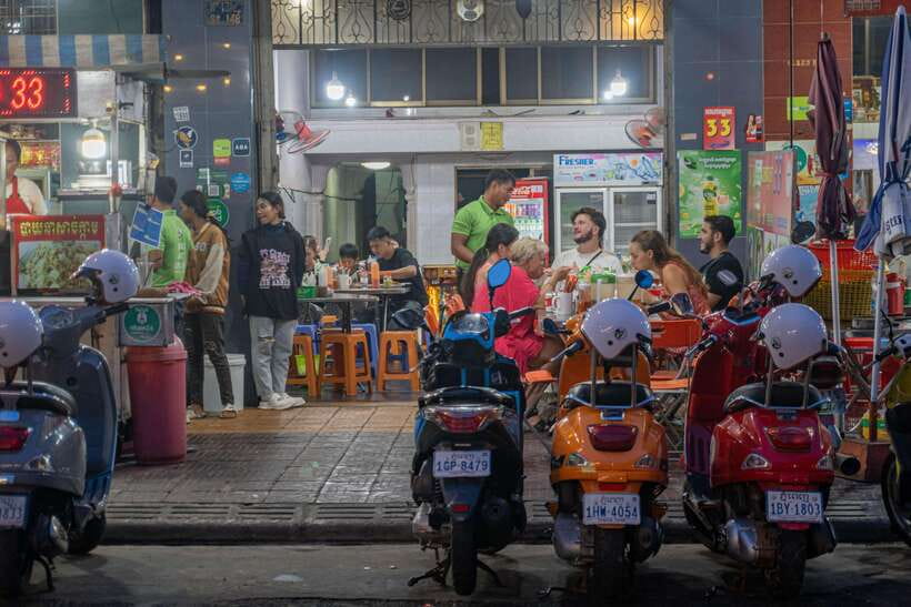 Phnom Penh Night Foodie Vespa Tour / Tuk Tuk Available - Vespa or tuk tuk: how to choose your ride