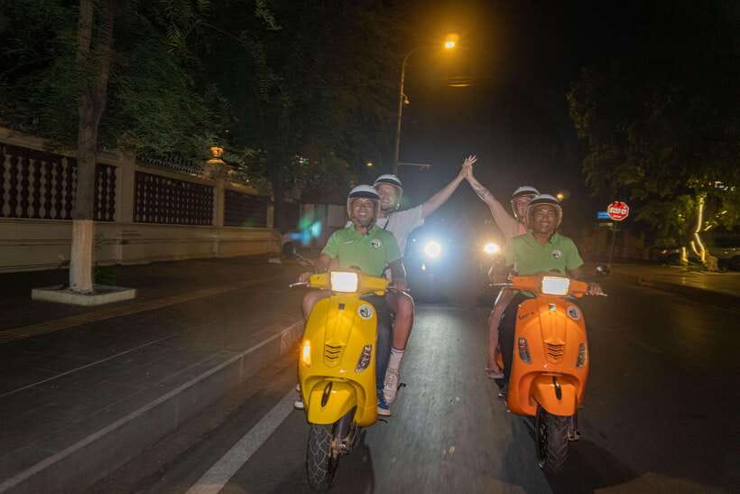 Phnom Penh Night Foodie Vespa Tour / Tuk Tuk Available - Kandal Market Restaurant: when street food meets structure