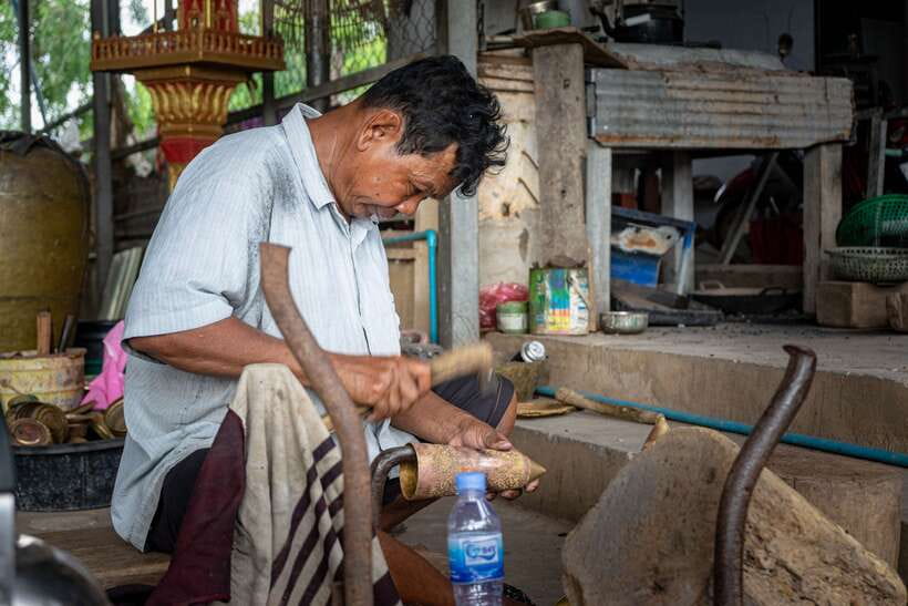 Phnom Penh: Phnom Oudong & Koh Chen Village - Lunch include - Buddhist temples and the meaning behind the stones