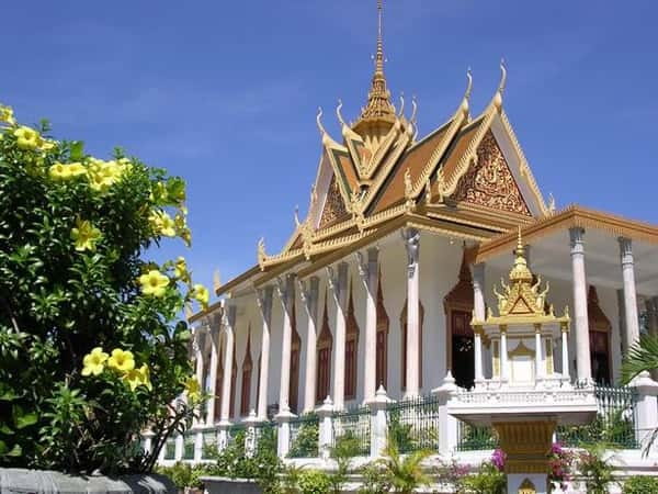 Phnom Penh Private Tour: Royal Palace, Silver Pagoda, S-21 - Key moments worth your attention