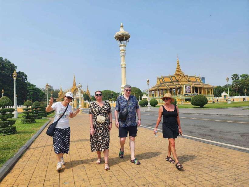 Phnom Penh: Private Tuk-Tuk Tour with English-Speaking - What to Expect at Each Stop (and Where You Might Feel Time)