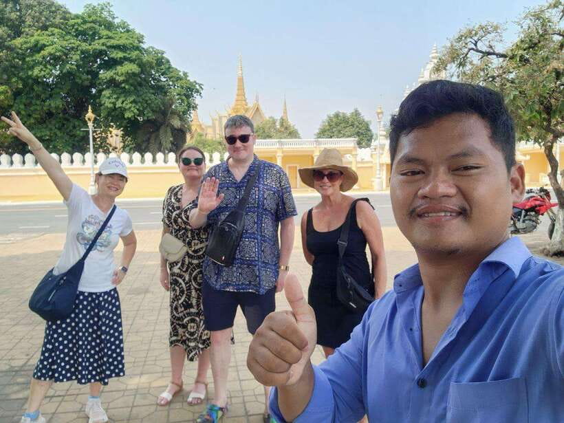 Phnom Penh: Private Tuk-Tuk Tour with English-Speaking - First Stop: Wat Phnom Temple and the Easy Start