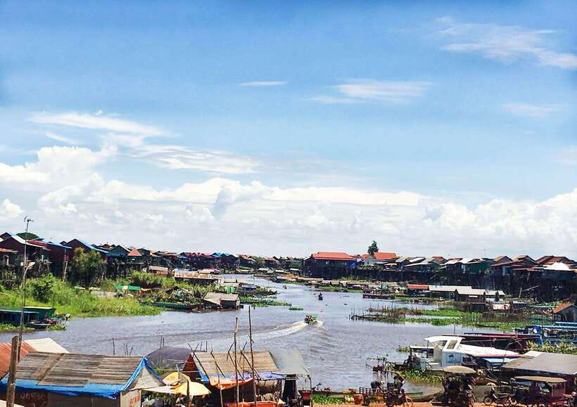 Phnom Penh - Siem Reap Road Transfer Plus Sightseeing - Skoun Market, also called Spider Ville: a quick stop with character