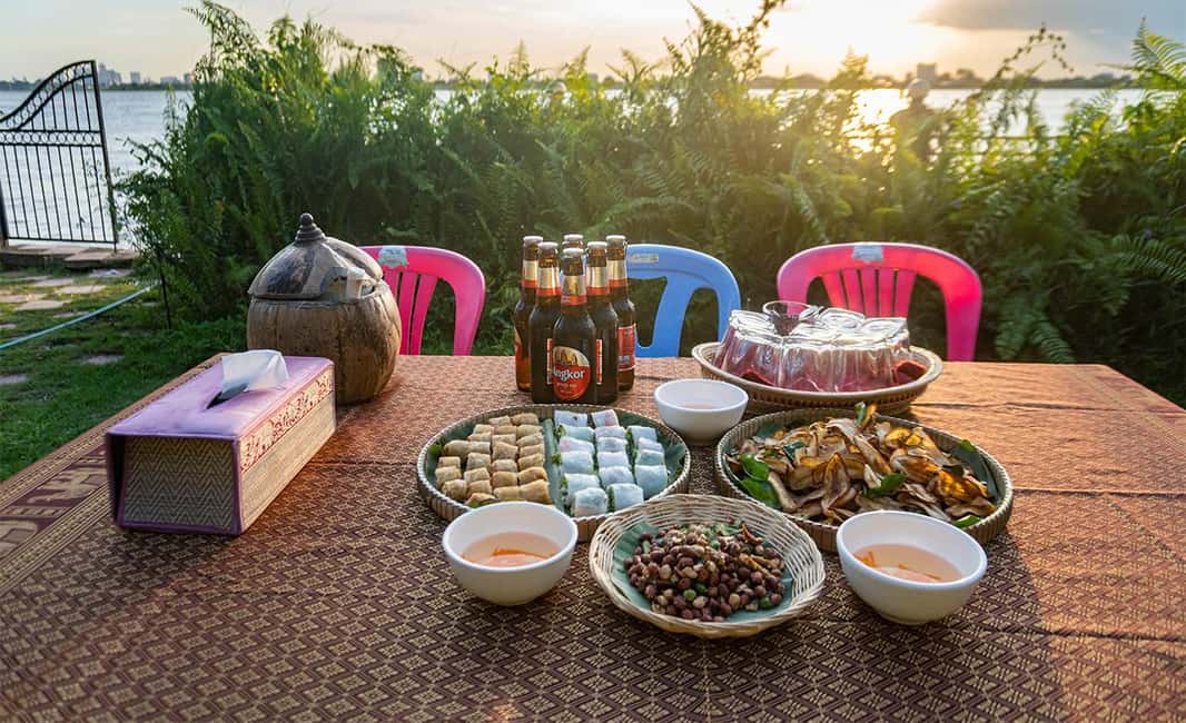 Phnom Penh: Silk Island Sunset by Tuk Tuk with food & drinks - Getting From City Streets to River Views Fast