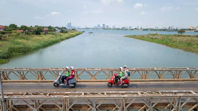 Phnom Penh: Silk Island Tour by Vespa with Tuk Tuk Available - Silk Island and the tofu-skin craft: where the tour turns hands-on