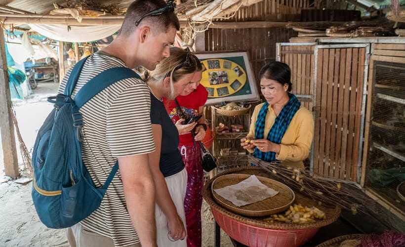 Phnom Penh: Silk Island Tour by Vespa with Tuk Tuk Available - The 7-generation silk weaving studio: more than souvenirs