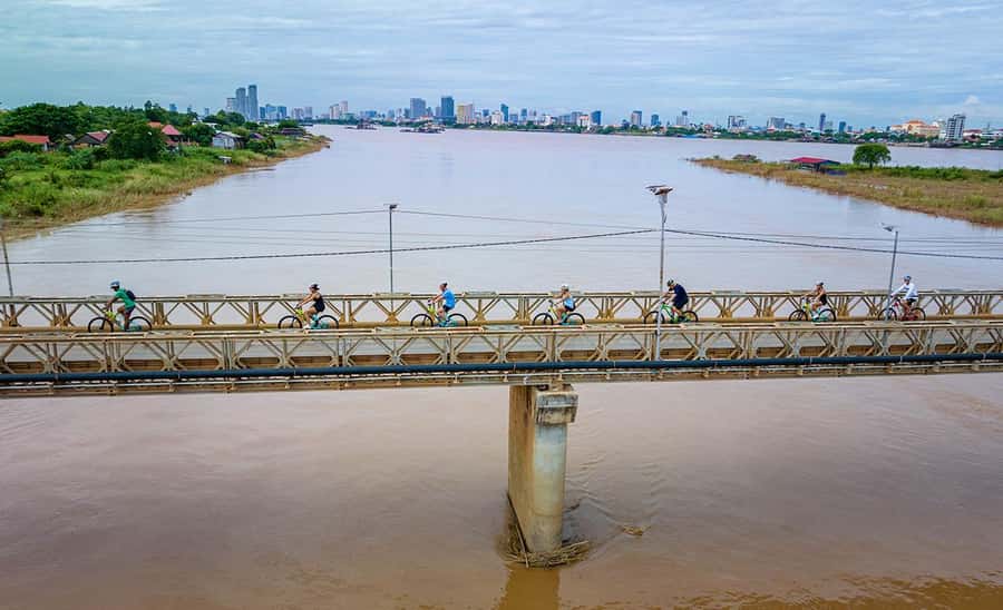 Phnom Penh: Silk Islands Half-Day Bike Tour - Rolling out of Phnom Penh: bike fit, ferry rhythm, and the real pace