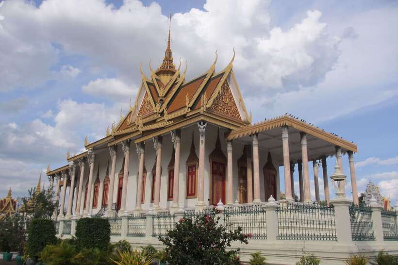 Phnom Penh Small Group City Tour - A tight 5-hour loop through Phnom Penh’s real storyline