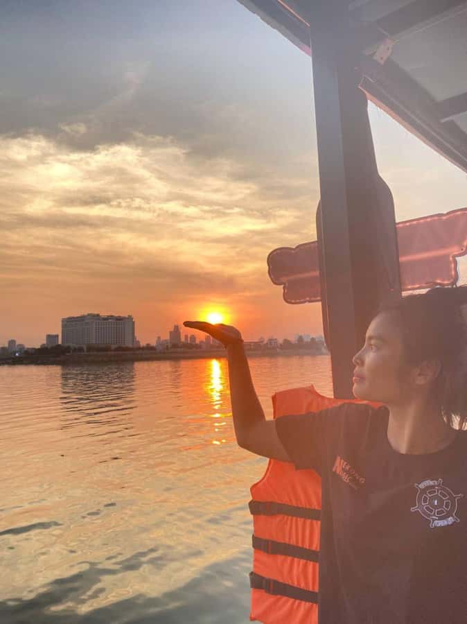 Phnom Penh: Sunset Cruise with Unlimited Beers & BBQ Buffet - Tonle Sap’s Seasonal Magic at Golden Hour