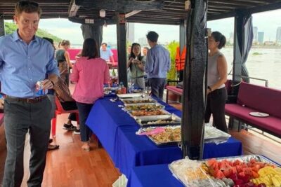 Phnom Penh to Siem Reap Cruise/road tour or Siem Reap/Phnom Penh - Tonle Sap to Koh Chen: floating villages and a real stop on shore