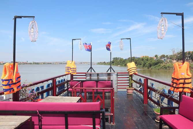 Phnom Penh to Siem Reap Cruise/road tour or Siem Reap/Phnom Penh - Guides and onboard commentary: who you might hear from