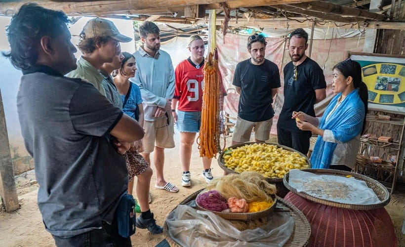 Phnom Penh to Silk Island By Tuk-Tuk with local Expert - The Phnom Penh temple visit: seeing faith in real life