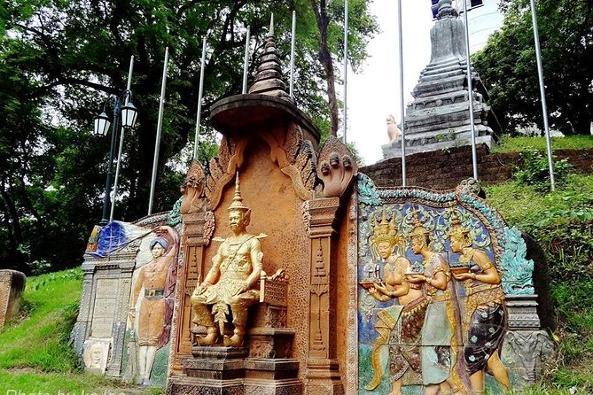 Phnom Penh Vital Discovery-Full Day Tour (Including all services) - Independence Monument: A Quick Stop With a Photo-Friendly Payoff