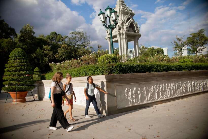 Phnom Penh: Walking Highlight City Tour - Starting at Wat Phnom: Where the Tour Finds Its Meaning