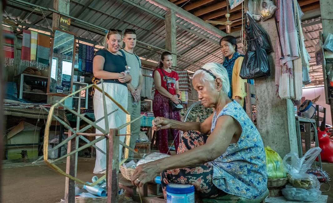 Phnom Penh: Walking Tour, Food Tour & Sunset Cruise - Wat Ounalom Monastery: a key Buddhist site in the middle of town