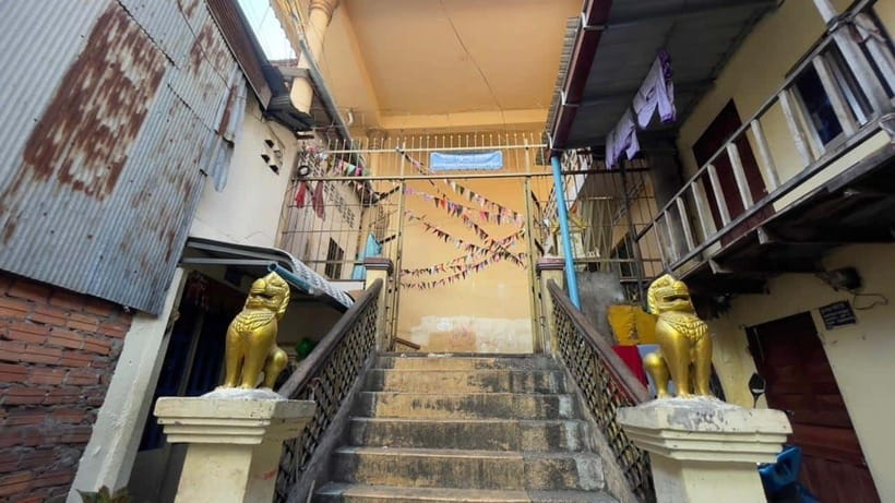 Phnom Phnom: Local Market & Culture Walking of City Tour - Heat, walking time, and smart packing