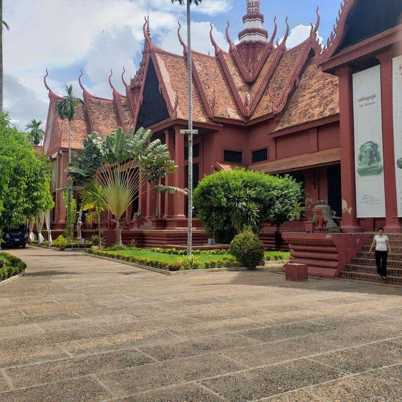 Private One Day Tour in Phnom Penh Capital City - Royal Palace and Silver Pagoda: where Cambodian power shows up in gold and iron