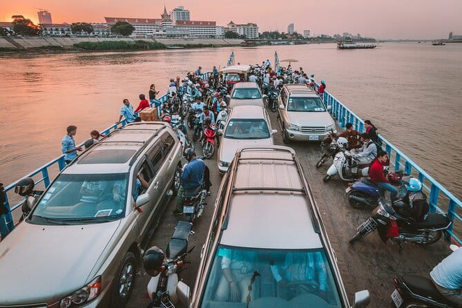 Riverside Walking Tour with Snack, Drinks & Local Ferry Ride - Riverside Walking Tour with Snack, Drinks & Local Ferry Ride in Phnom Penh: The vibe