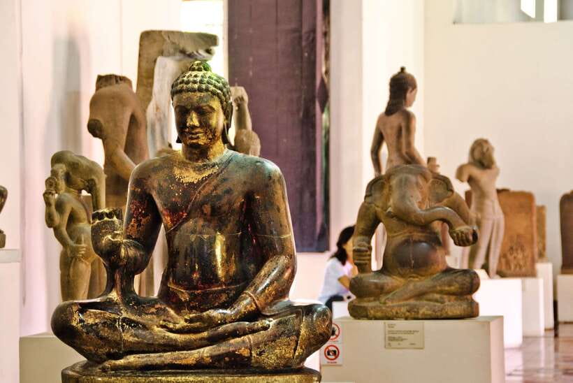 Royal Palace, National Museum & Wat Phnom with Private tour - Royal Palace + Silver Pagoda: when the details are the whole point
