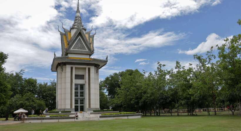 S21 & Killing Fields Tour with Khmer Lunch & Drink - Heading to S-21 by tuk-tuk: why the transport matters here