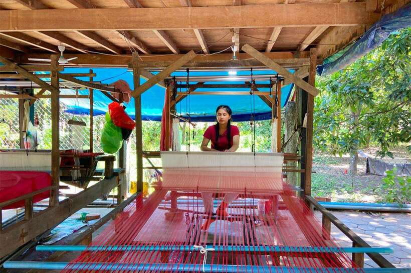 Silk Island Cruise and Tours with English Speaking Guide - Cruise time: watching river life unfold before you even reach Silk Island