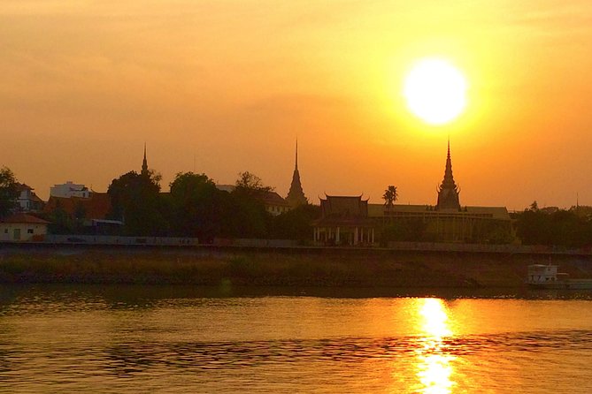Sunset Cruise with unlimited beer & soft drinks -English speaking guide on board - Unlimited drinks and the fruit platter: how to make it work